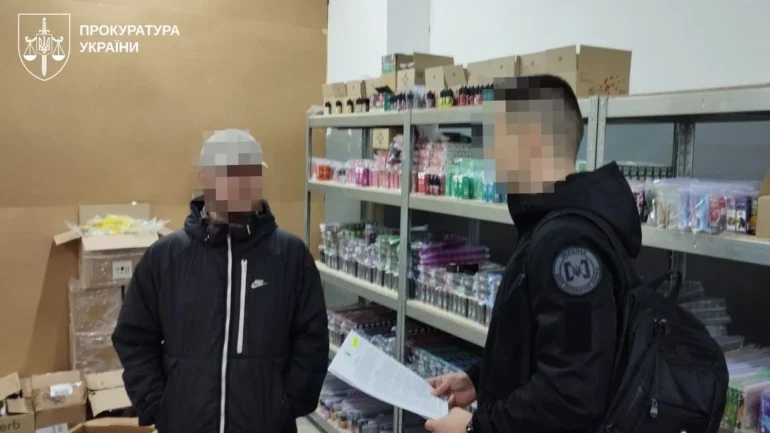 В Україні ліквідували схему обігу нелегальних вейпів на десятки мільйонів гривень