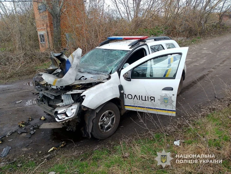 Цілеспрямований удар безпілотника по поліцейському авто на Сумщині