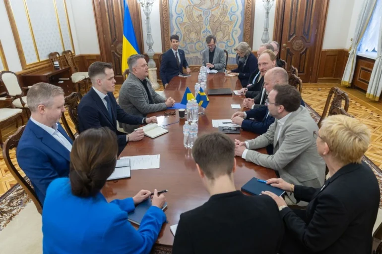 Україна і Швеція обговорили вступ до ЄС, Gripen і підготовку пілотів