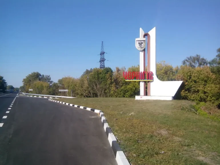 Ворожі дрони вдарили по Чернігову: пожежі в приватних будинках