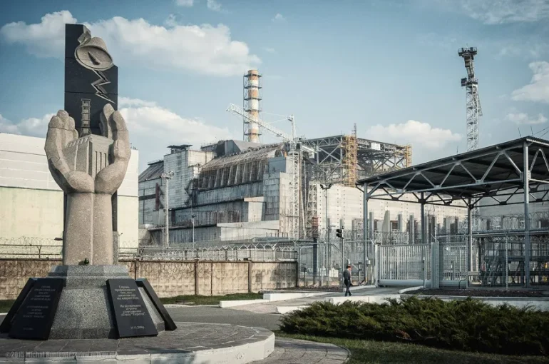 Зеленський: війна росії ставить світ на межу техногенної аварії