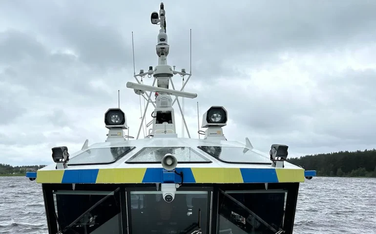 Естонський патрульний катер через поломку опинився в російських водах