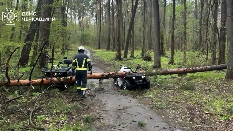 Негода в Україні: двоє загиблих, ще двоє постраждали