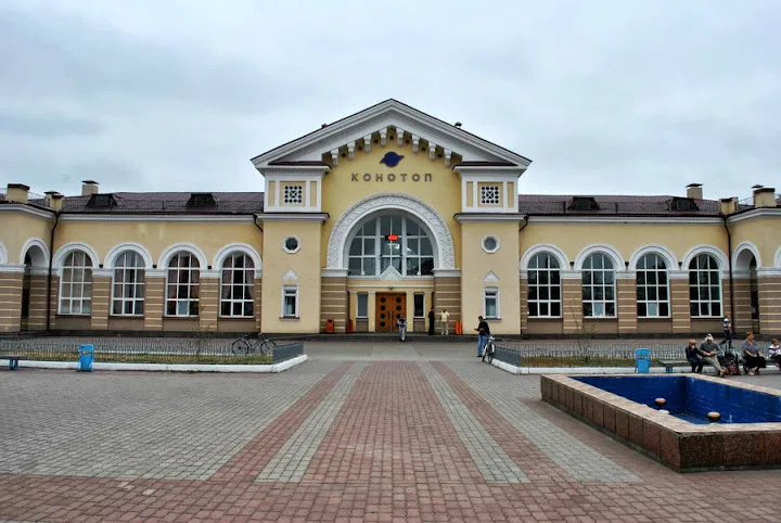 Конотоп під масованою атакою «шахедів»: пошкоджена інфраструктура