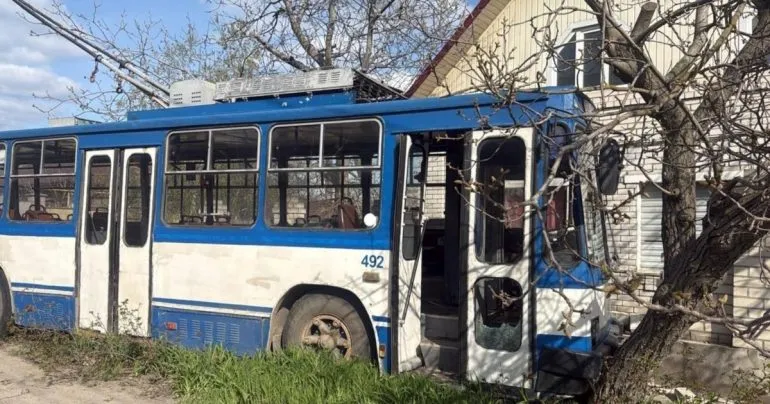 У Херсоні водій тролейбуса помер після удару російського дрона