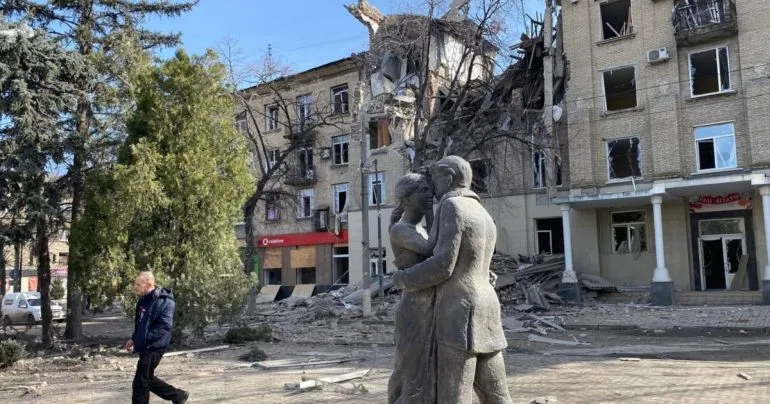 Удар по Дружківці: дев’ять поранених і пошкоджені будівлі