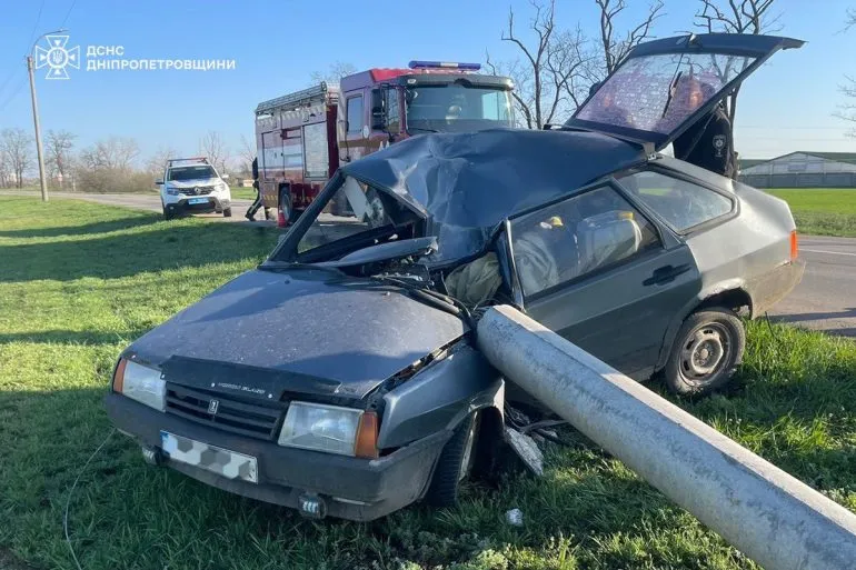 ДТП на Нікопольщині: рятувальники деблокували водія