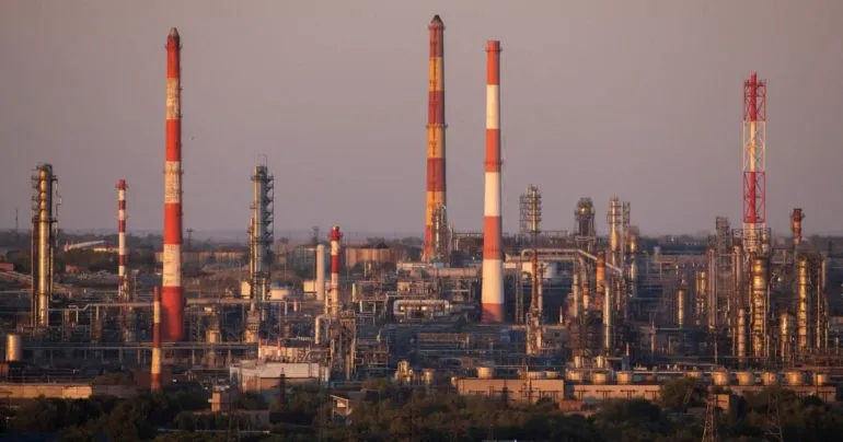 Генштаб підтвердив удари по НПЗ в Орську і ураження гелікоптерів