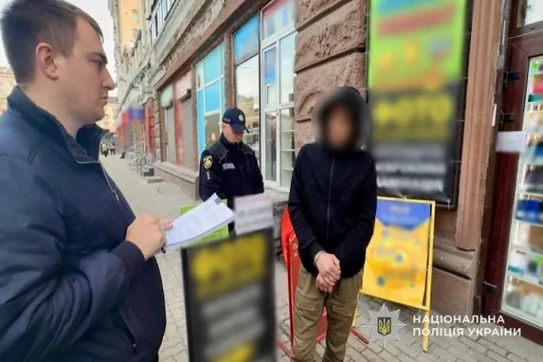 У Дніпрі затримали чоловіка, який вкрав ноутбук із ліцею