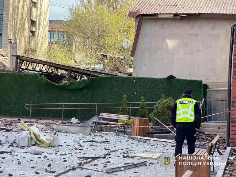 У Дніпрі внаслідок нічного обстрілу постраждали троє людей