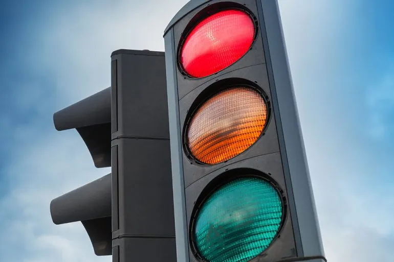 У Нікополі частину світлофорів переведуть у режим жовтого миготіння