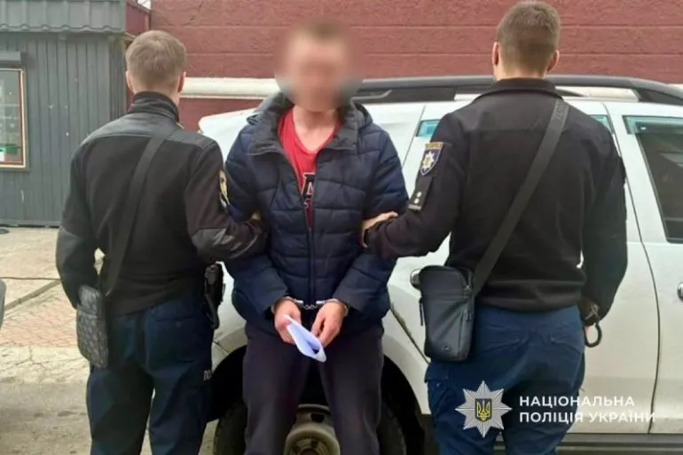 У Дніпрі затримали підозрюваного у вуличному пограбуванні