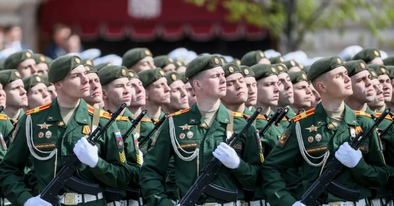 Кремль пояснив, чому парад 9 травня відбудеться без техніки