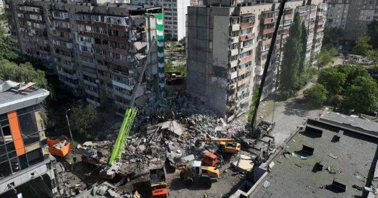 Через удар росії по Києву загинули 24 людини, серед яких троє дітей