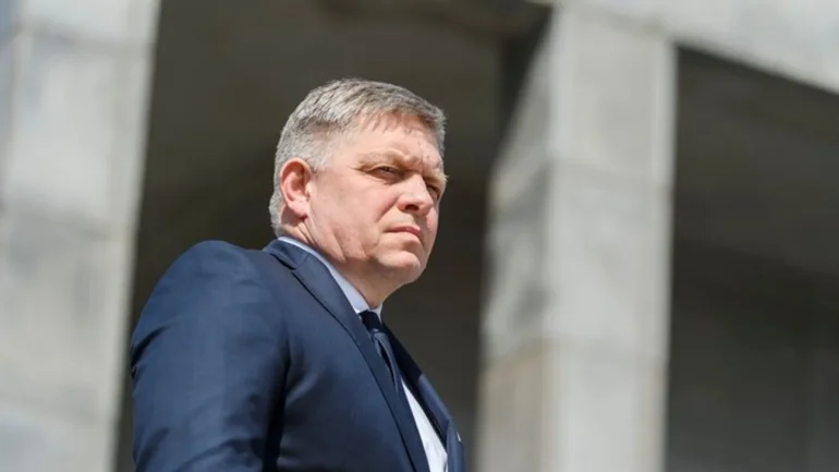 Фіцо опублікував відео, як плаває в озері з собакою