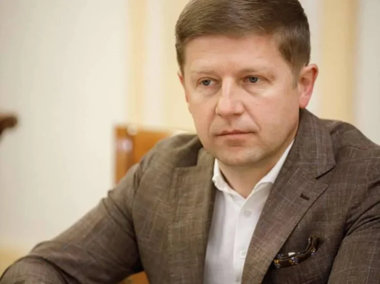Влада може переглянути бронювання працівників через дефіцит військових