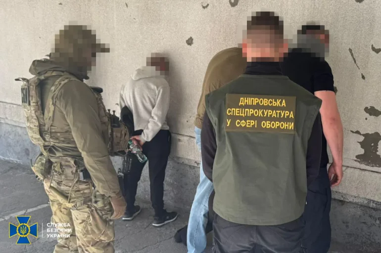 У Дніпрі затримали працівника ТЦК за вимагання 1500 доларів у ветерана