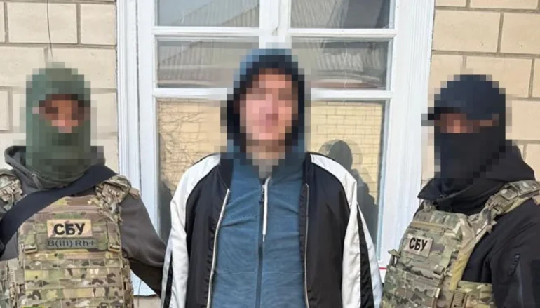 СБУ затримала дезертира в Києві, який за вказівкою фсб організував підпали авто Сил оборони