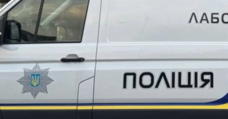 Вибух автомобіля в Дніпрі: двоє людей постраждали