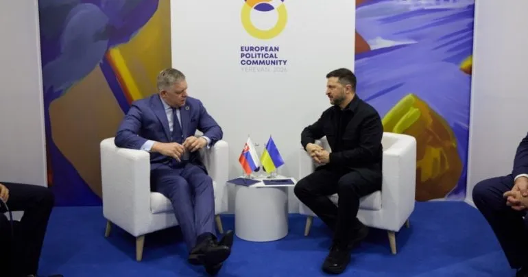Зеленський і Фіцо обговорили двосторонню співпрацю в Єревані
