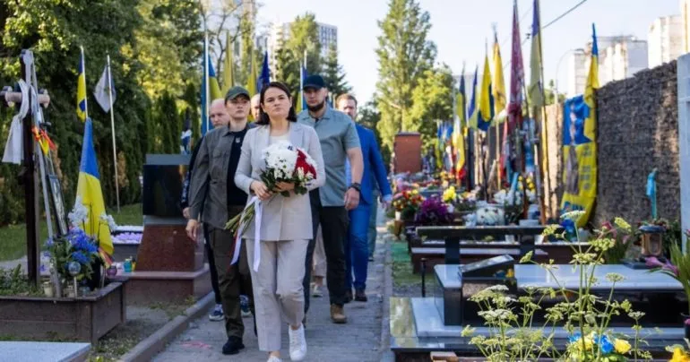 Тихановська почала візит до Києва з вшанування пам’яті Марії Зайцевої