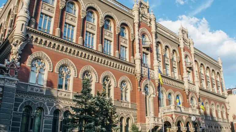 В Україні вилучають із обігу старі банкноти 50 і 200 грн