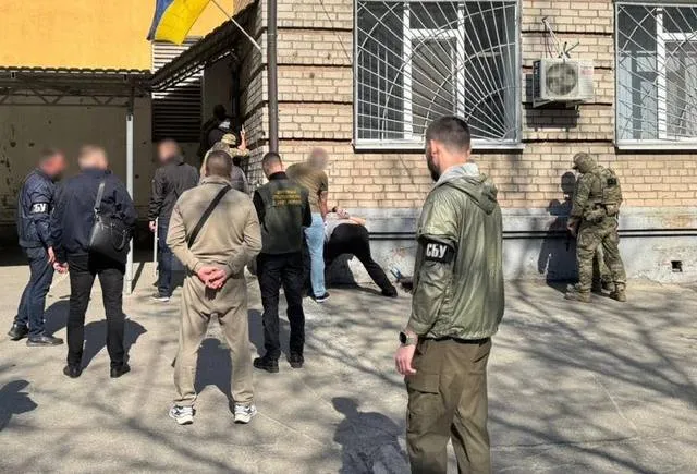 У Дніпрі викрили корупційну схему у військовому обліку