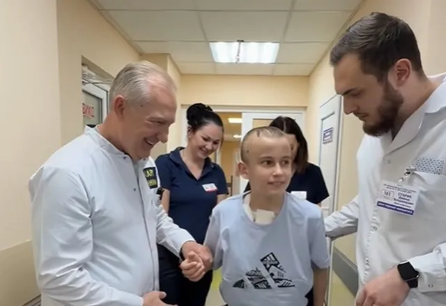 Медики Дніпра врятували підлітка після наскрізного поранення голови